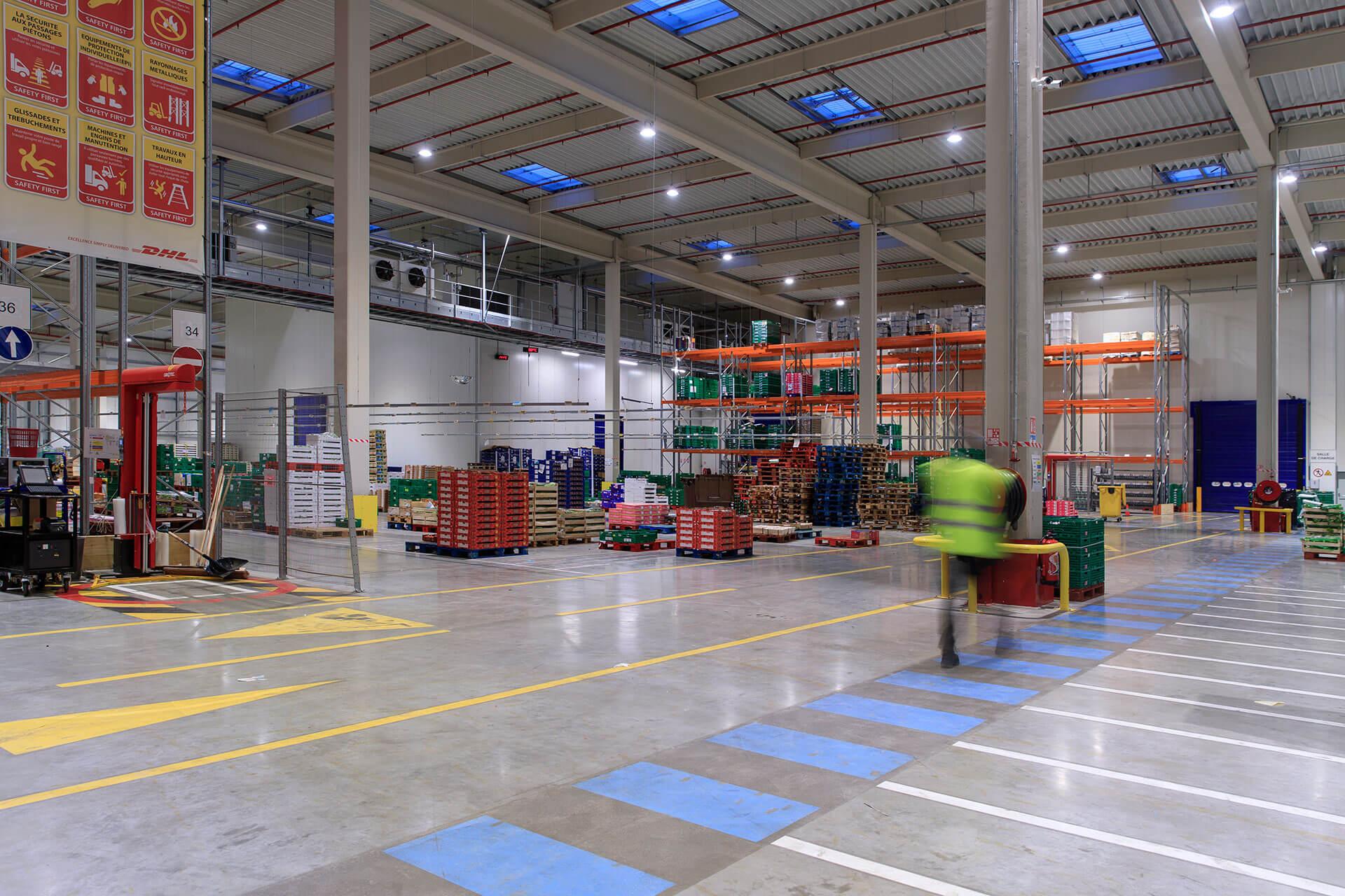 INDU BAY ensures high visual comfort for excellent working conditions in Carrefour distribution centre